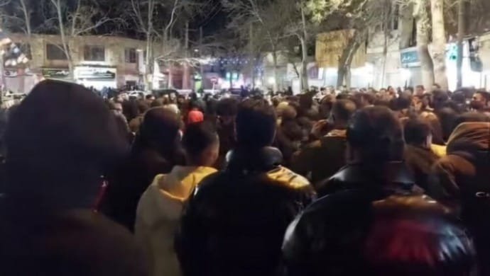 İran’daki protestolar 7’nci gününde devam ederken Melekşahi kentinde 7 kişi katledildi.