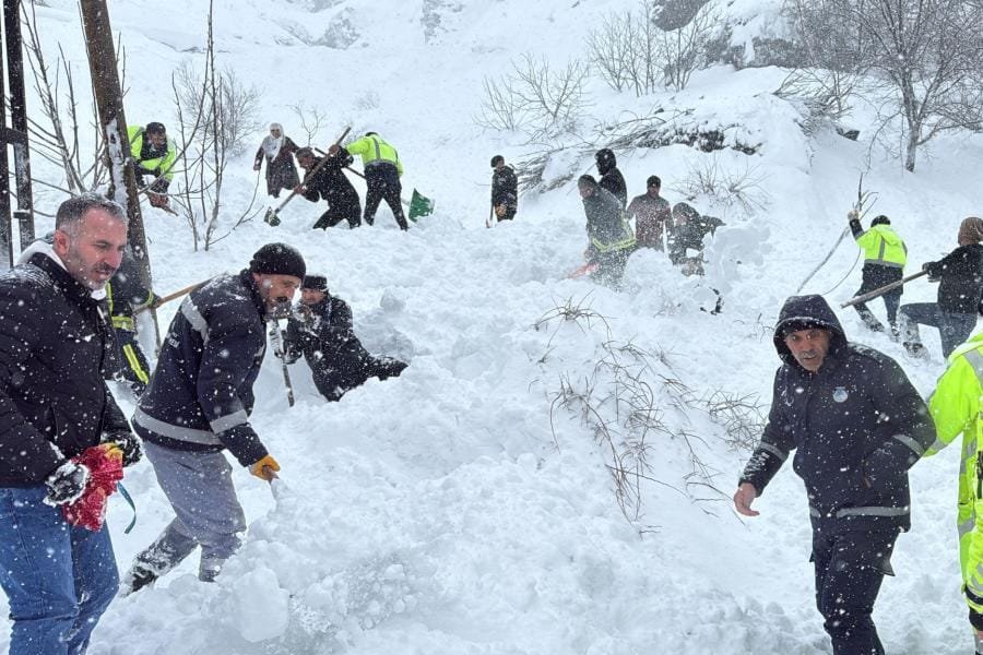 Çığ Uyarıları Artıyor: Birçok Kent İçin Alarm Verildi, Van Çatak’ta 1 Kişi Yaşamını Yitirdi